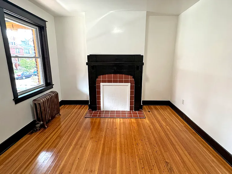 259 Gross St — Photo 4