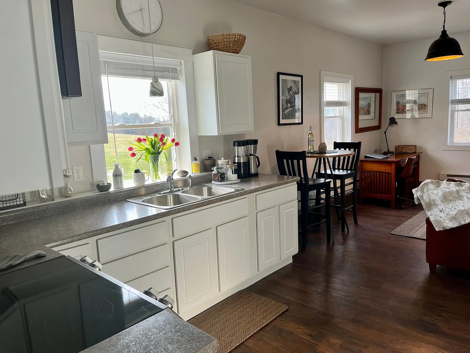 Studio, 975 sqft, $2,800 — Photo 4