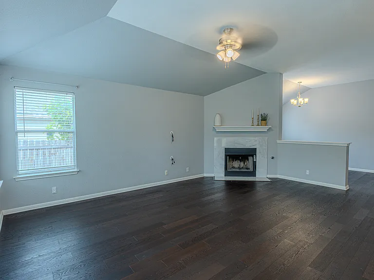 208 Discovery — Photo 14