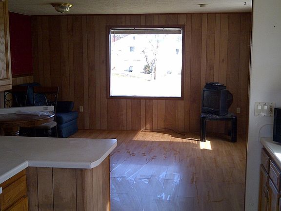 5th image of 421 Cypress St