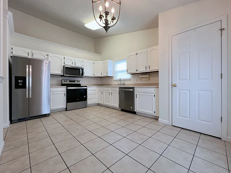 3878 Chenango Pl — Photo 7