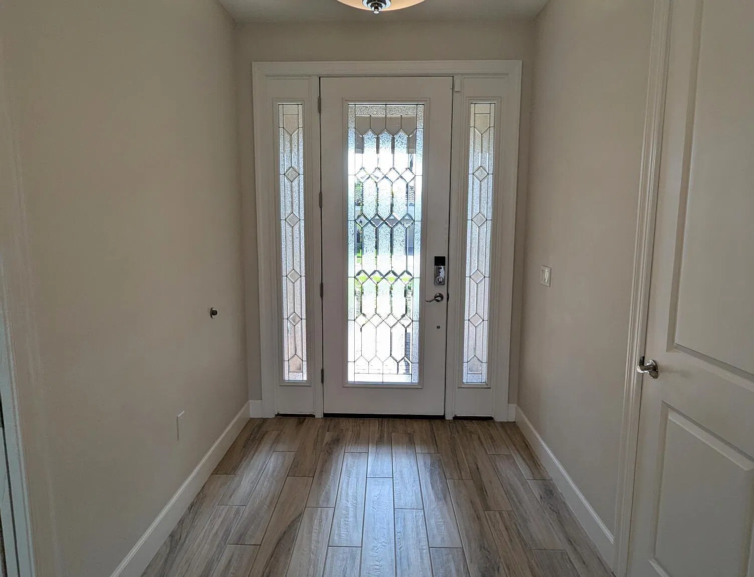 3 bed, 2.0 bath, 2508 sqft, $3,195 — Photo 3