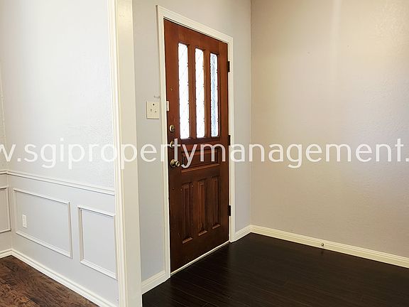 4th image of 1900 Robin Meadow Dr