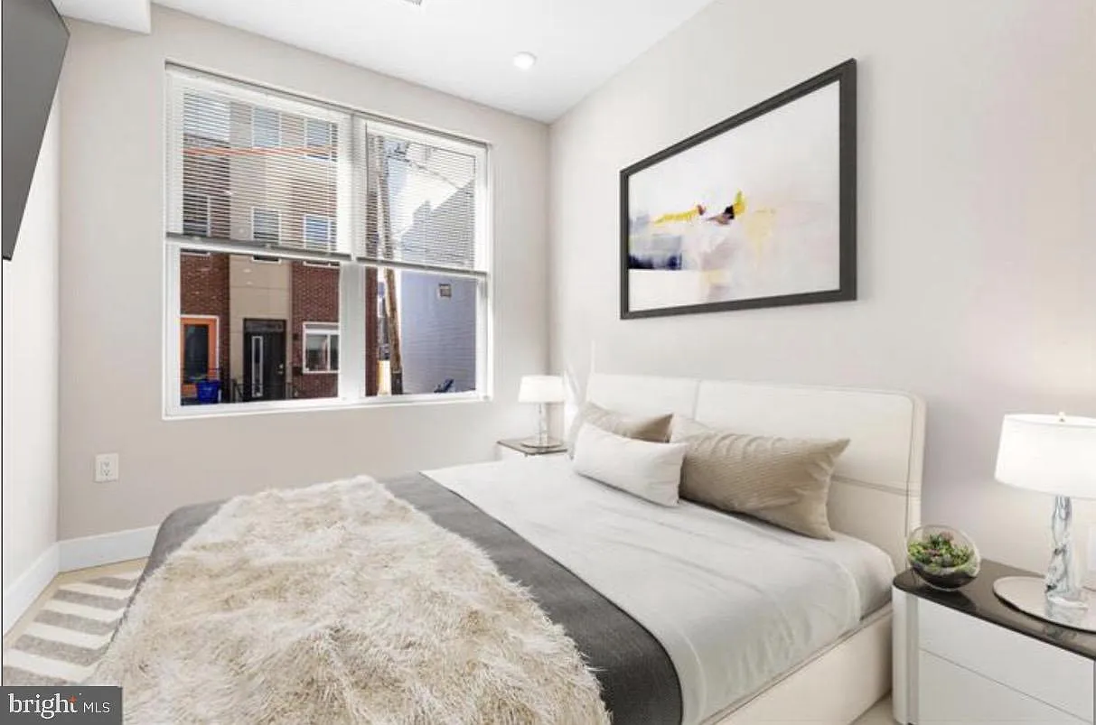 3 bed, 3.0 bath, 2950 sqft, $2,395 — Photo 3