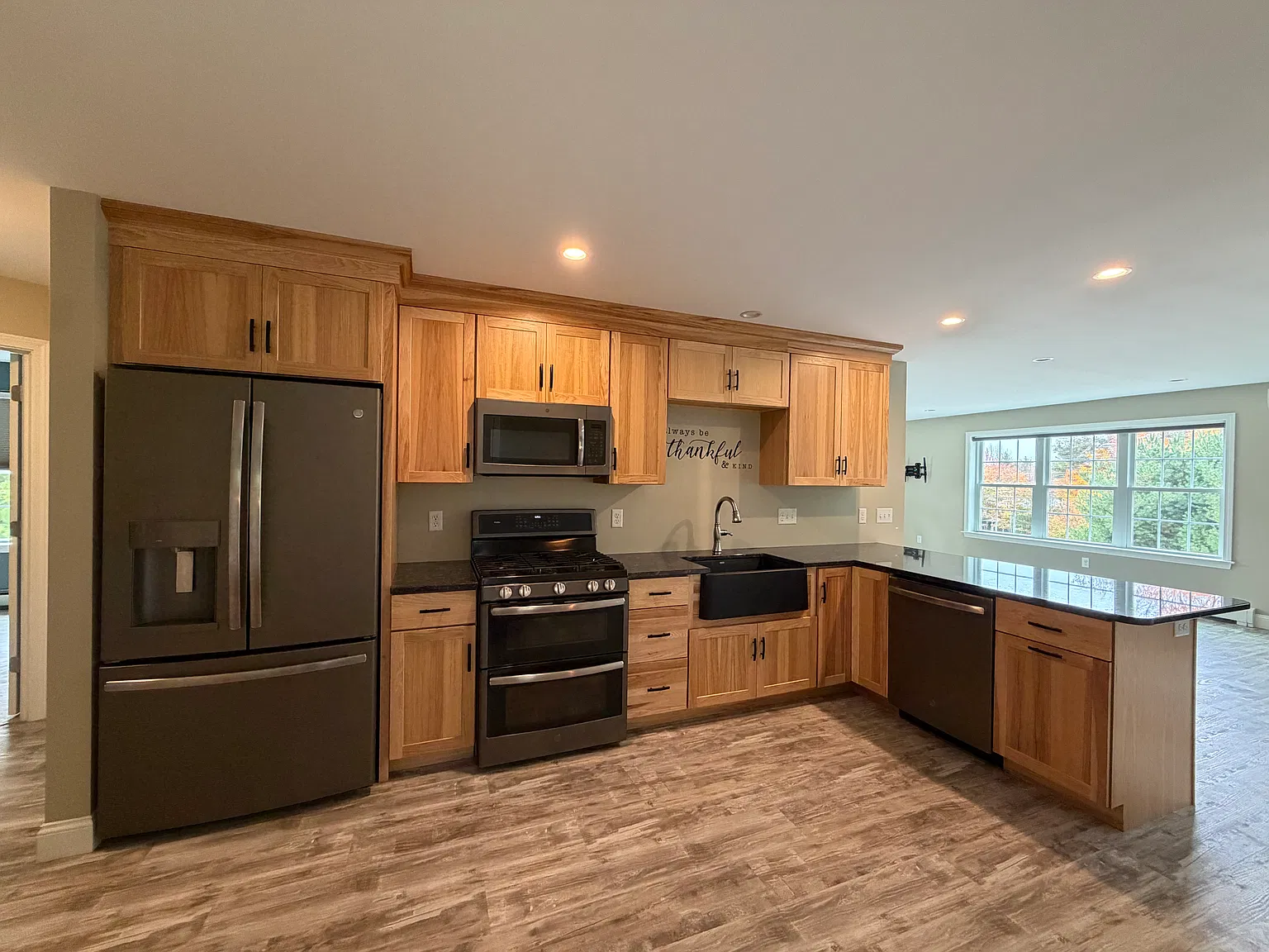 4 bed, 2.5 bath, 1350 sqft, $3,500 — Photo 2