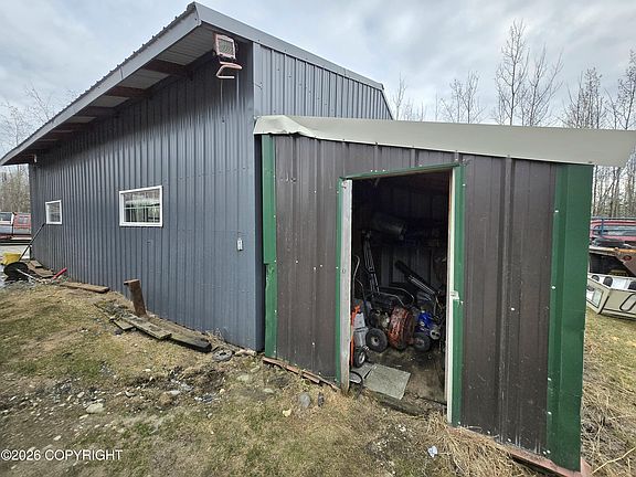 4th image of 2830 S Beechwood Cir