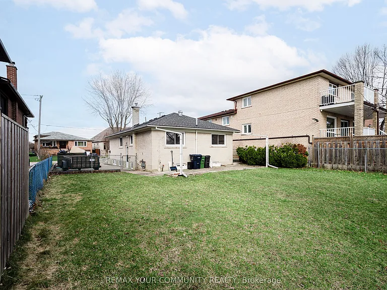 57 Apted Ave #UPPER — Photo 21