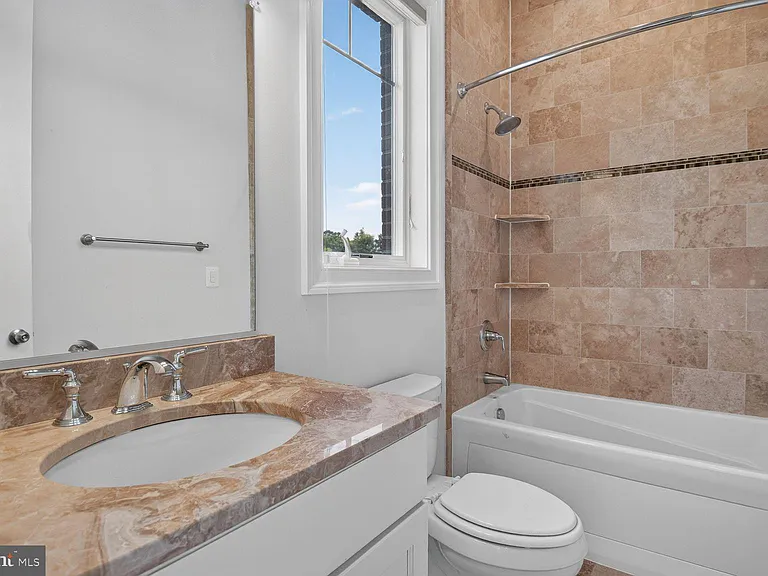 13828 Travilah Rd — Photo 25