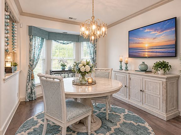 2nd image of 25 Sylvan Oakway