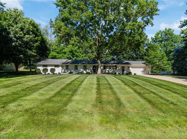 1001 Oneida Trl SW, Hartville, OH 44632