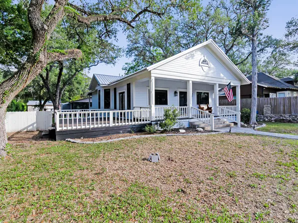 206 E Cleveland St, Beeville, TX 78102