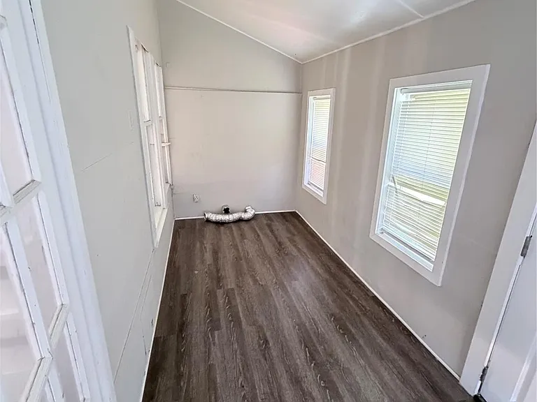 1401 Edison St — Photo 21