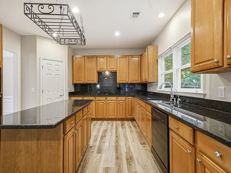 174 Ennisbrook Dr SE — Photo 16