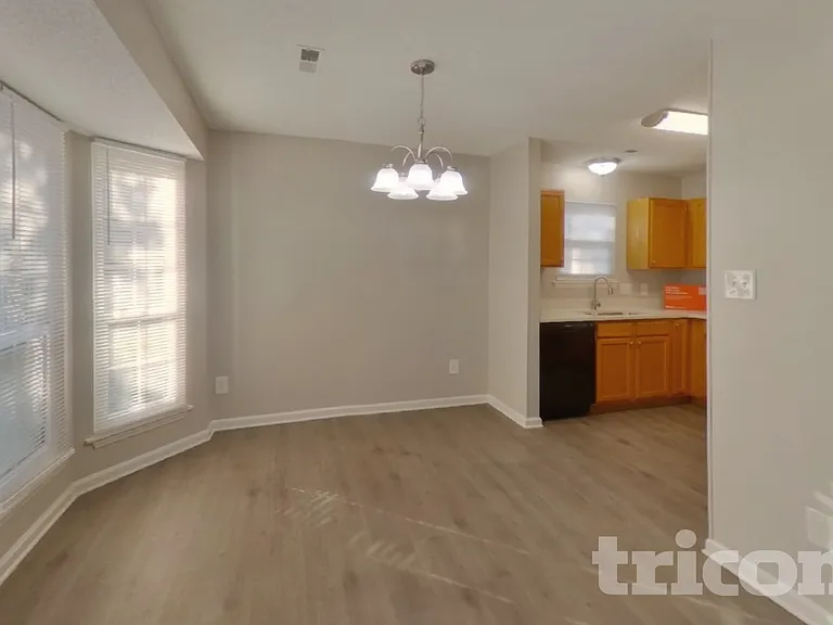 10334 Creswell Ct — Photo 6