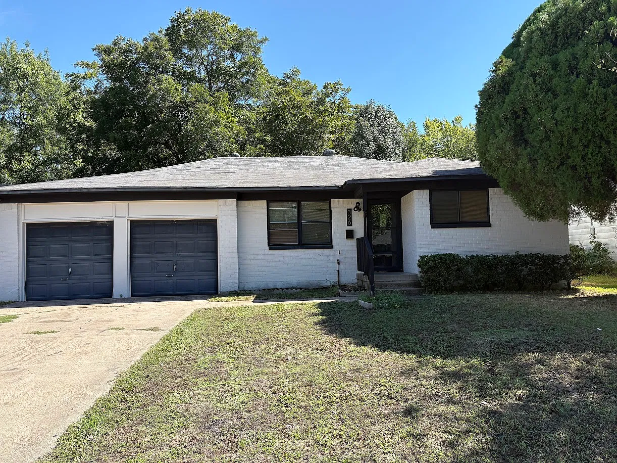 3 bed, 1152 sqft, $1,895 — Photo 1