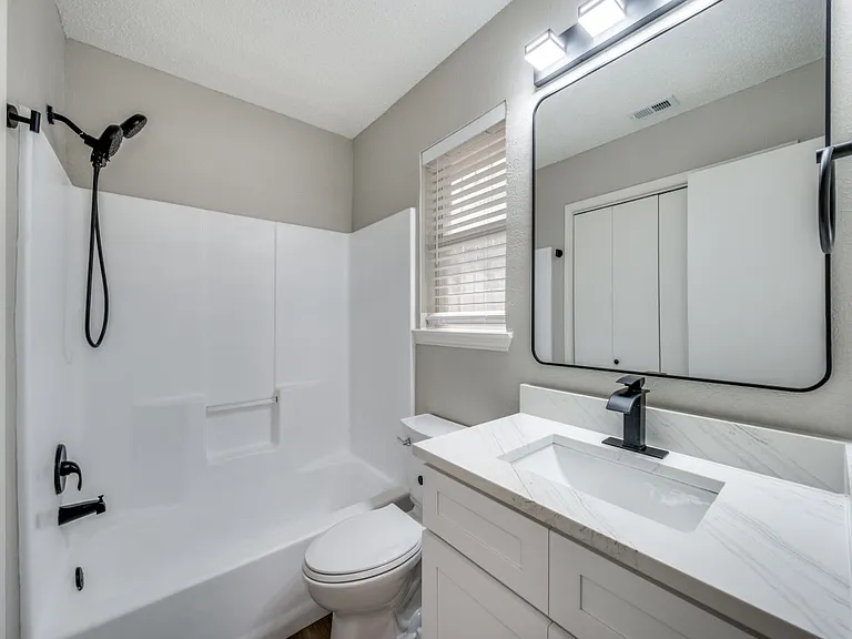 2238 Arroyo Ave — Photo 9