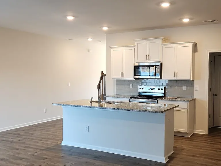 1669 Hallview Ct — Photo 15