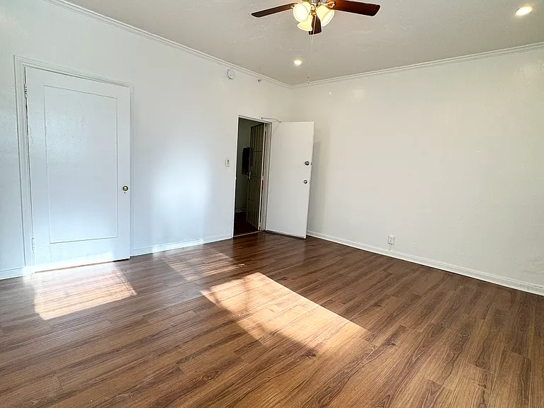 1101 S Norton — Photo 15