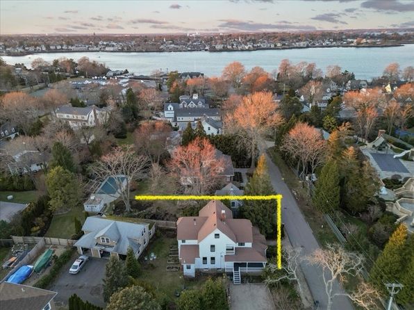 4 Ballast Ln, Marblehead, MA 01945