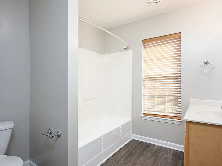 Cedar Trace Apartment Homes — Photo 11