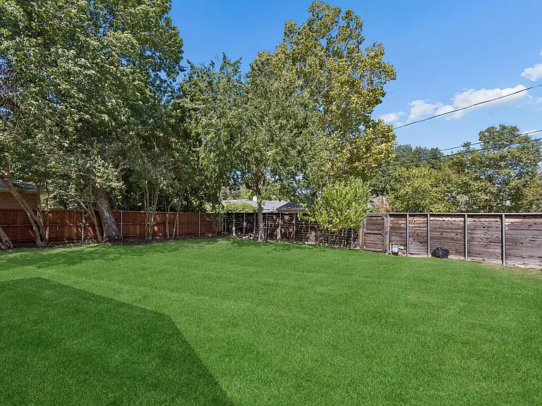 8618 Lockhaven Dr — Photo 25