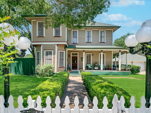 414 W Columbia St, Weatherford, TX 76086