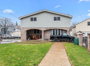 2617 Grunewald St, Blue Island, IL