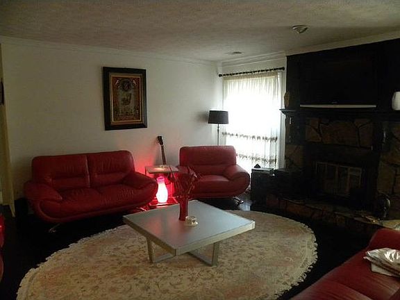 3rd image of 4410 Lake Pointe Cir