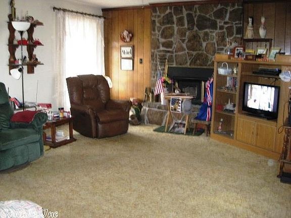 5th image of 304 Alexander Ave