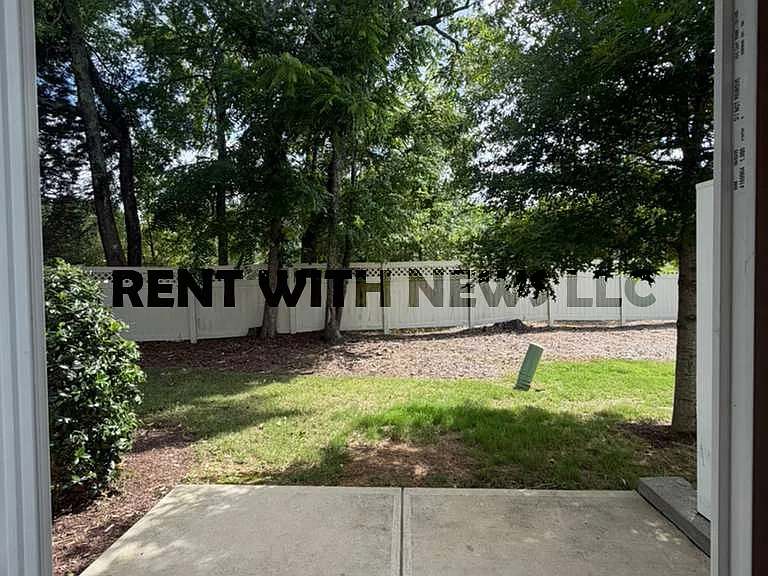 115 Hunston Dr — Photo 35