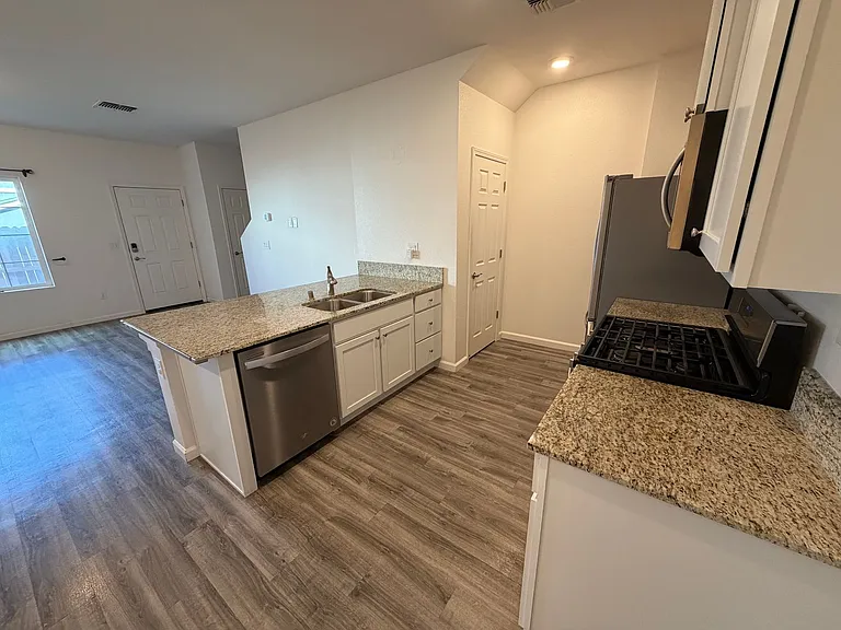 529 Autumn Breeze Cir — Photo 5
