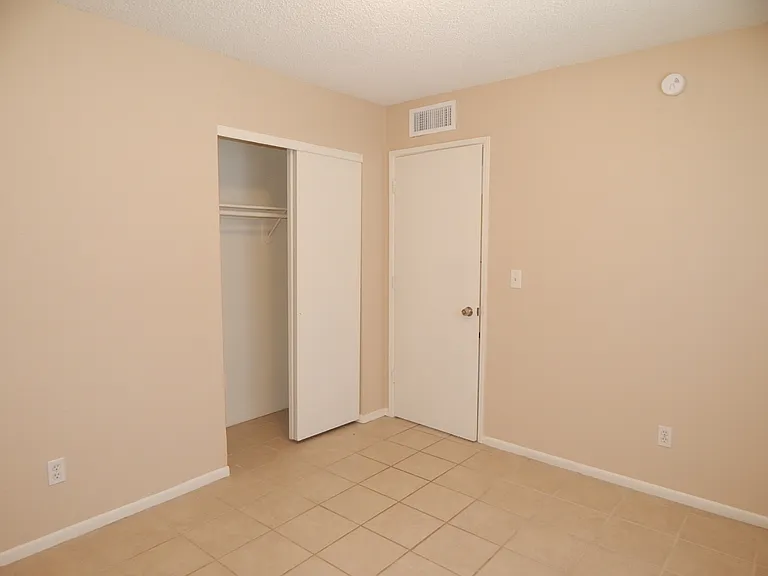 1220 E 24th St #1220 — Photo 10