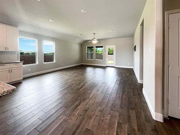 2nd image of 3505 Paintbrush Dr