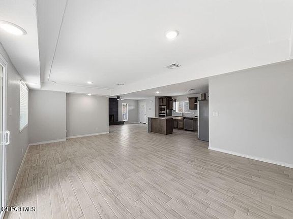5th image of 565 Gallagher St