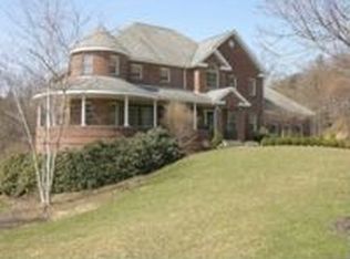 1565 Barrington Dr, Wexford, PA 15090