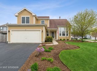 2 Camden Ct, Lake In The Hills, IL 60156