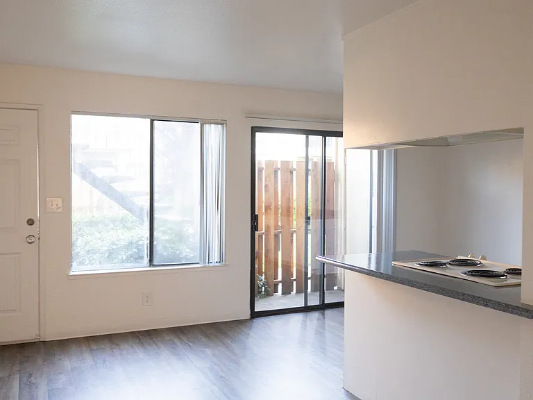 Walnutwood Apartments — Photo 15