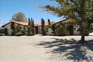 3334 E Avenue H photo 1