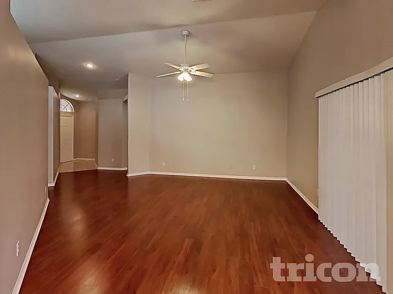 529 Greg St — Photo 3