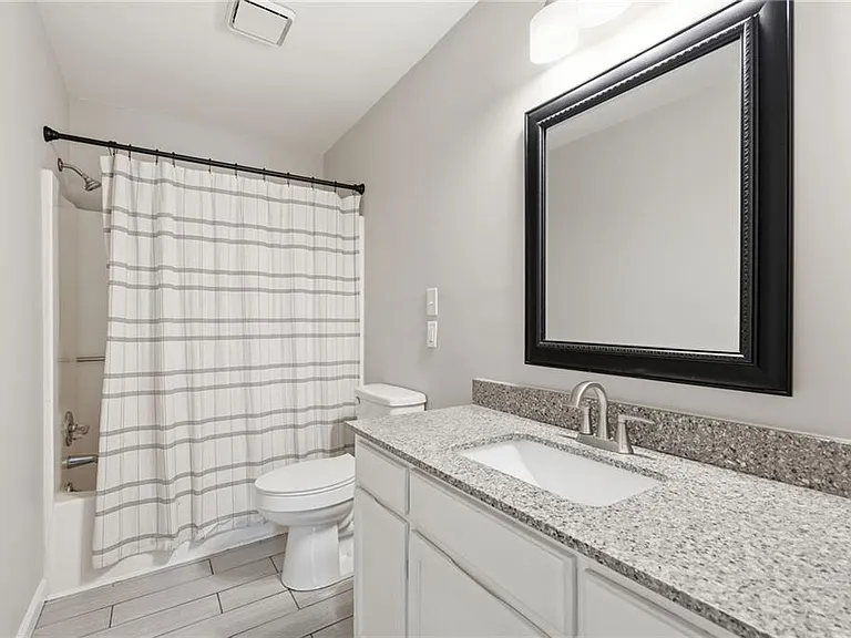 605 Candler St #B13 — Photo 22