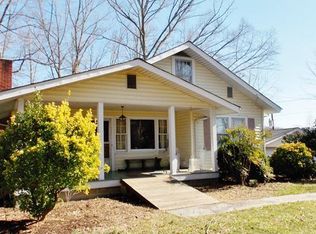 16 Westmont Rd, Candler, NC 28715