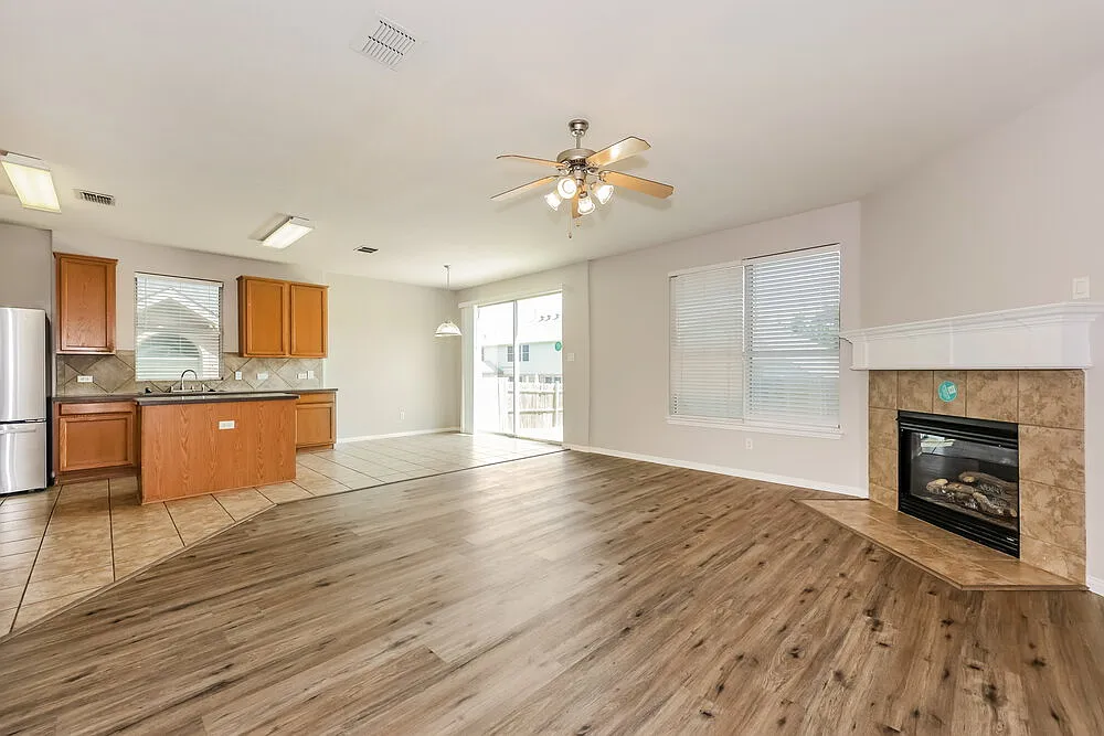 5 bed, 3.5 bath, 3389 sqft, $3,055 — Photo 4