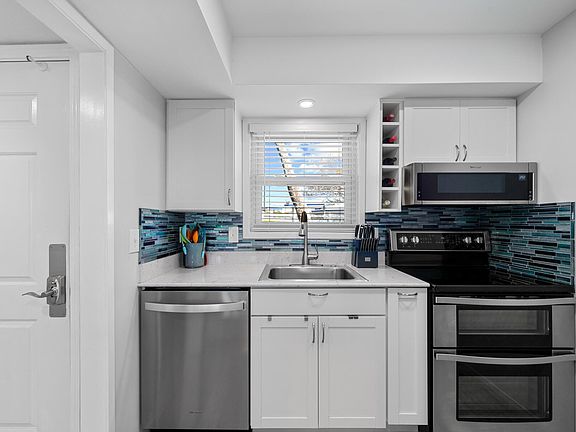 2nd image of 775 Gulf Shore Dr Unit 1084