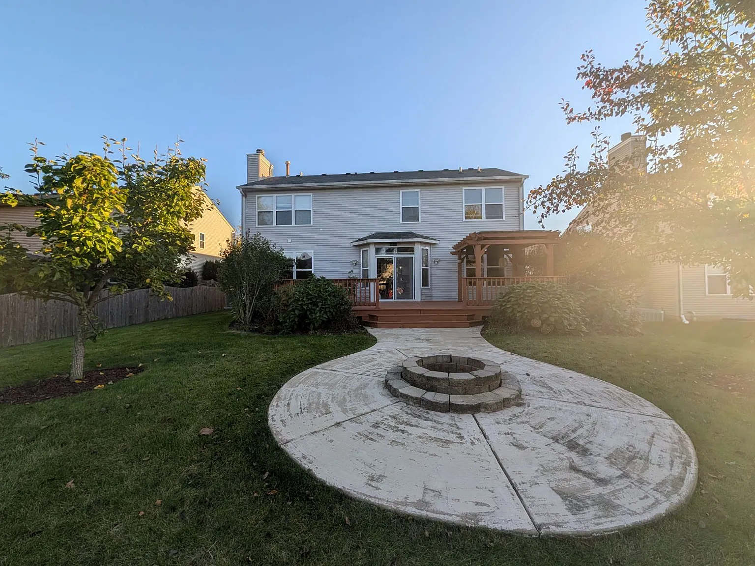 4 bed, 3.5 bath, 2228 sqft, $4,100 — Photo 2