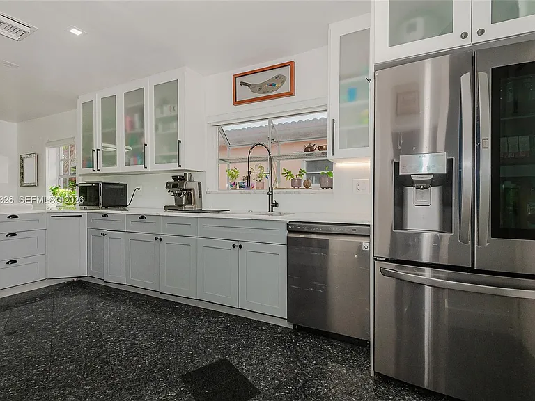 9048 Carlyle Ave — Photo 9