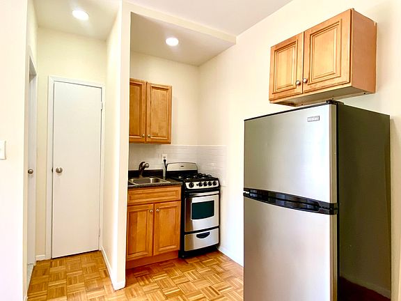 3rd image of 527 E 78th St APT 2C