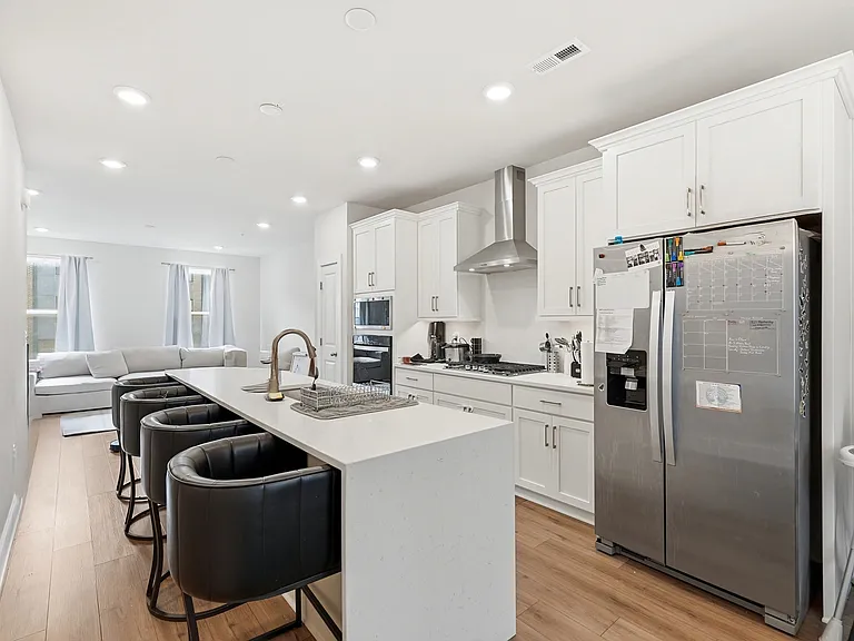 153 Locke St — Photo 15