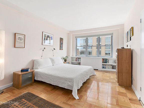 4th image of 1562 York Ave #21E
