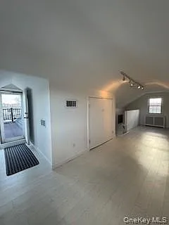 733 E Walnut St #UPPER — Photo 13