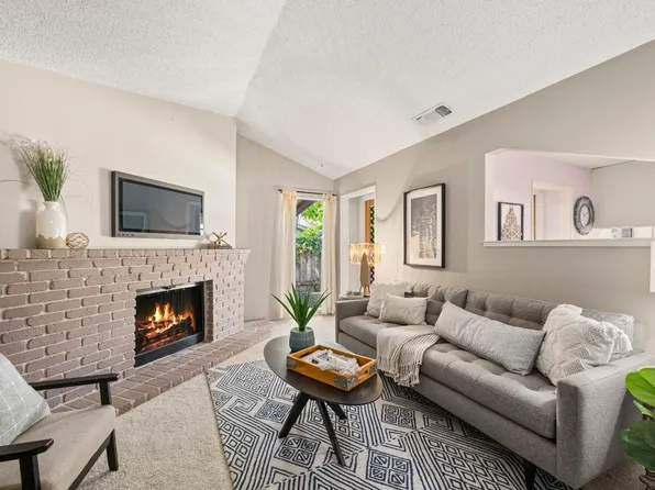 8265 Wightman Ave, Fair Oaks, CA 95628